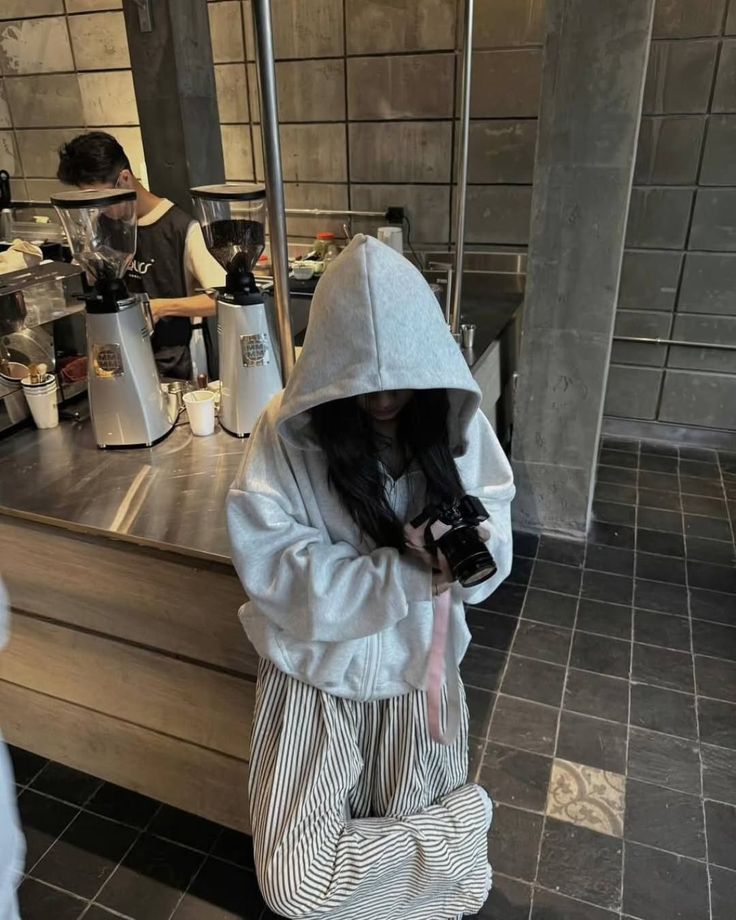 Người EQ thấp không hẳn xấu, nhưng 7 thói quen “ngốc nghếch” này khiến họ mãi mắc kẹt trong cảm xúc và hiểu lầm.