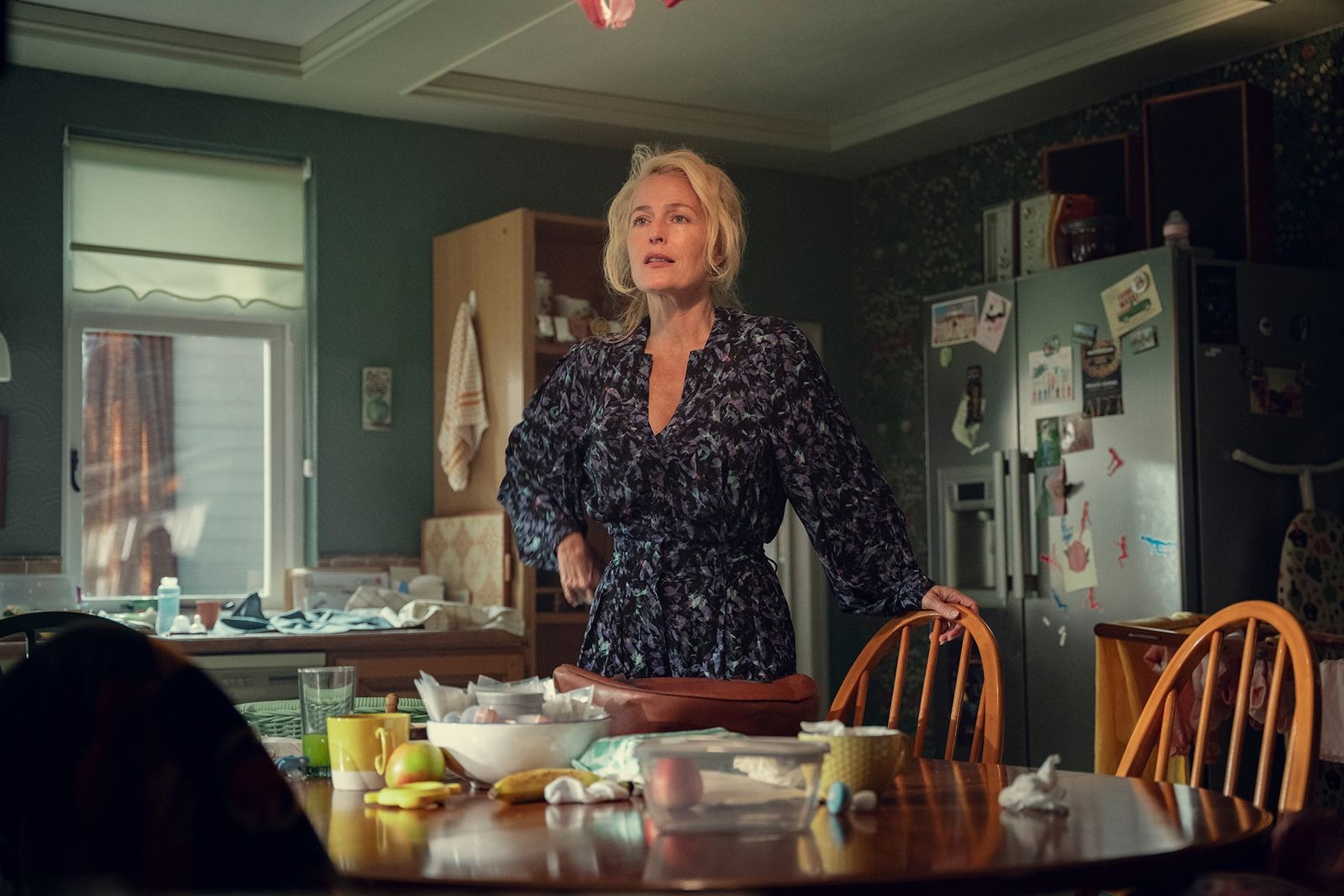 Jean Milburn trong phim dù là một chuyên gia nhưng vẫn mắc sai lầm khi nuôi dạy con trai Otis