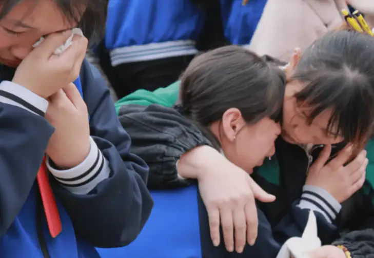 Chỉ một phút tin tưởng, fan này nhận cái kết đắng khiến ai cũng giật mình.