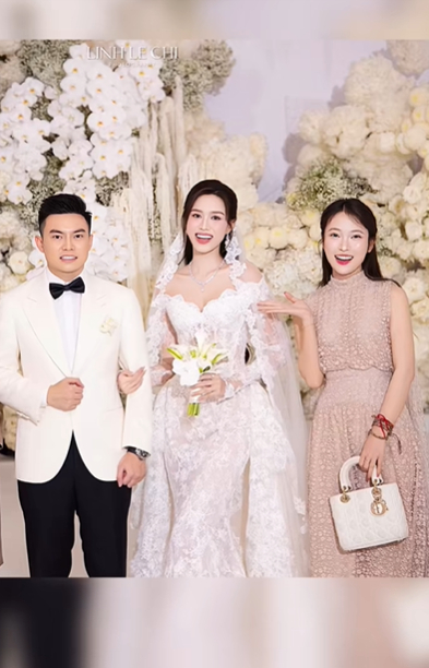 Khánh Vy xuất hiện rạng rỡ trong đám cưới của Đỗ Hà và Viết Vương