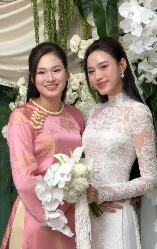 Chị em Đỗ Hà trong ngày vui ở quê