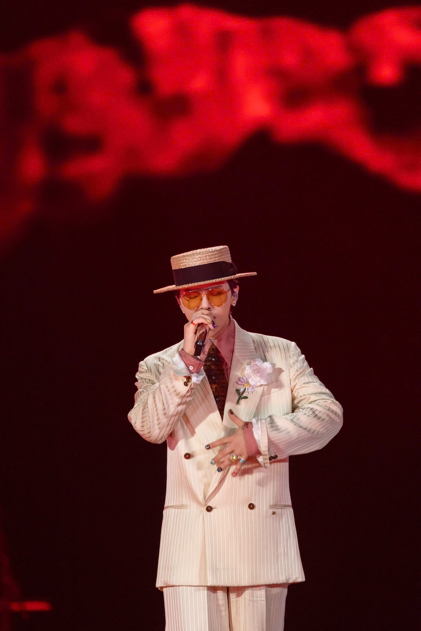 G-DRAGON giữ nguyên độ hot sau 20 năm