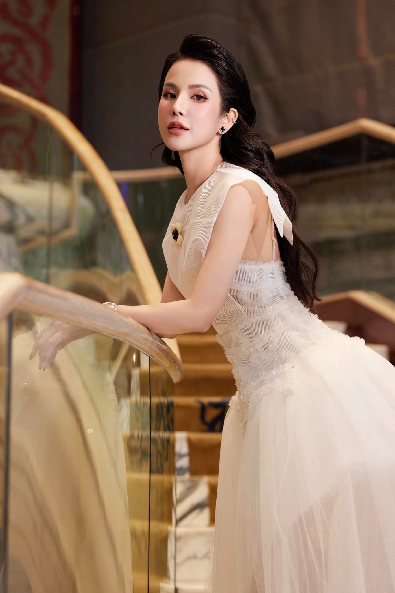 Diệp Lâm Anh không hơn thua, Diệp Lâm Anh hơn hẳn