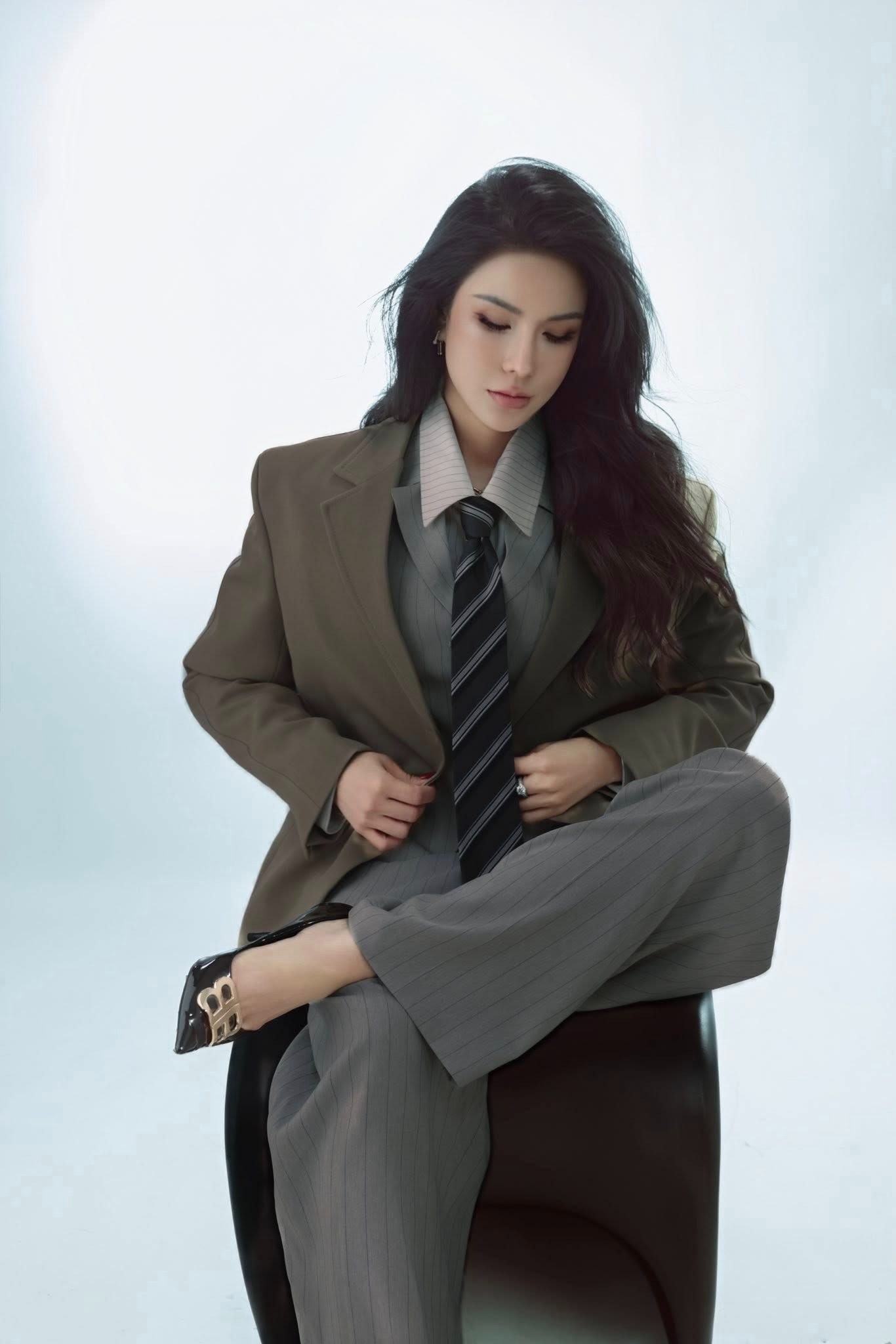 Diệp Lâm Anh không hơn thua, Diệp Lâm Anh hơn hẳn