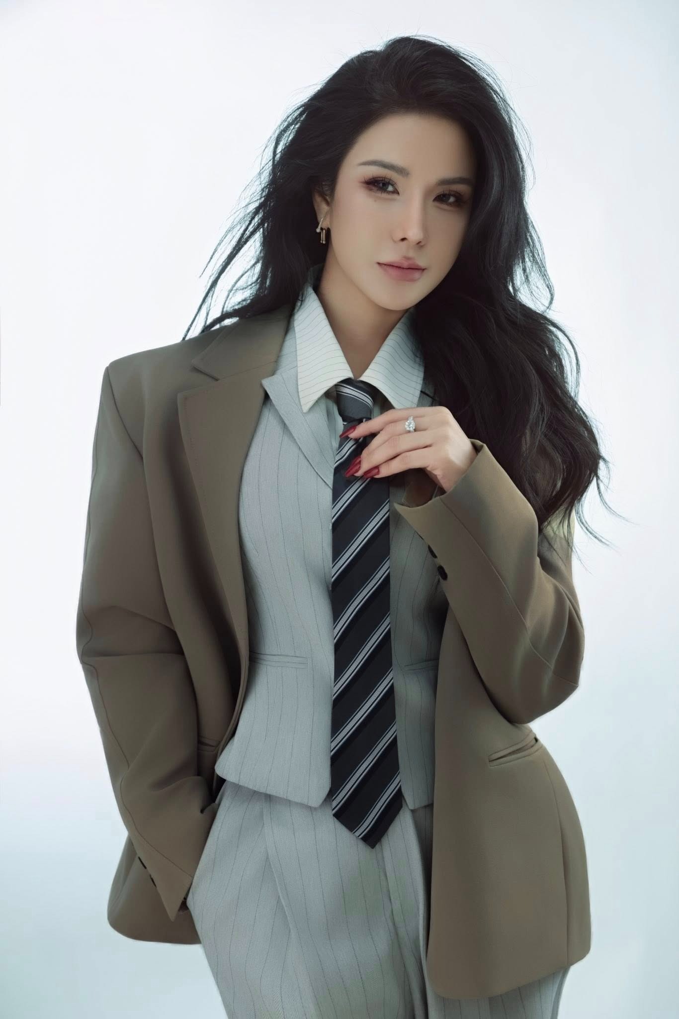 Diệp Lâm Anh không hơn thua, Diệp Lâm Anh hơn hẳn