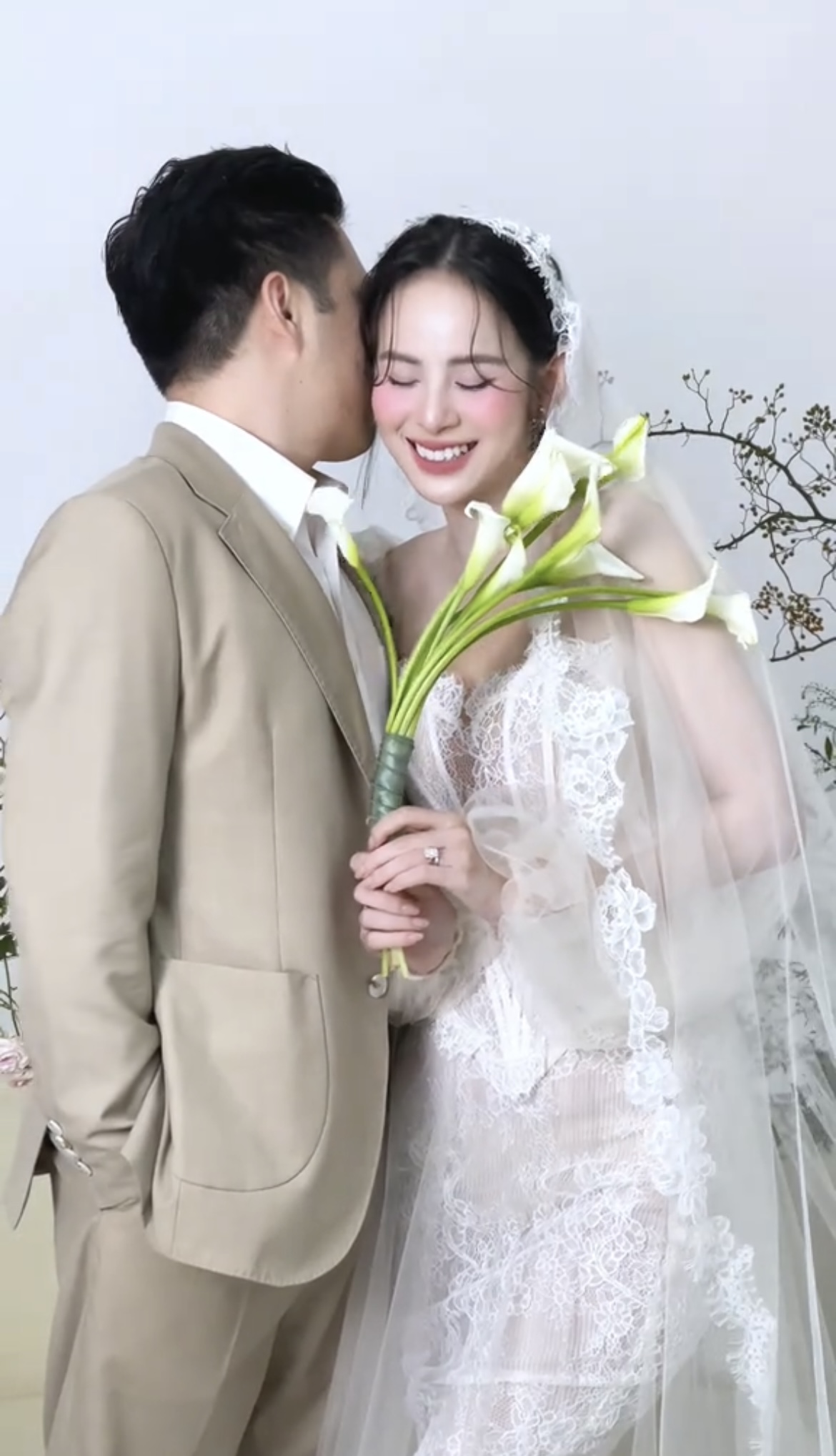 Một số khoảnh khắc chụp ảnh cưới của cặp đôi (Ảnh chụp màn hình)