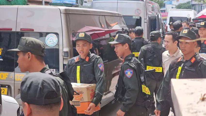 Cận cảnh các thùng carton được đưa ra từ cơ sở thẩm mỹ Mailisa tại TP.HCM