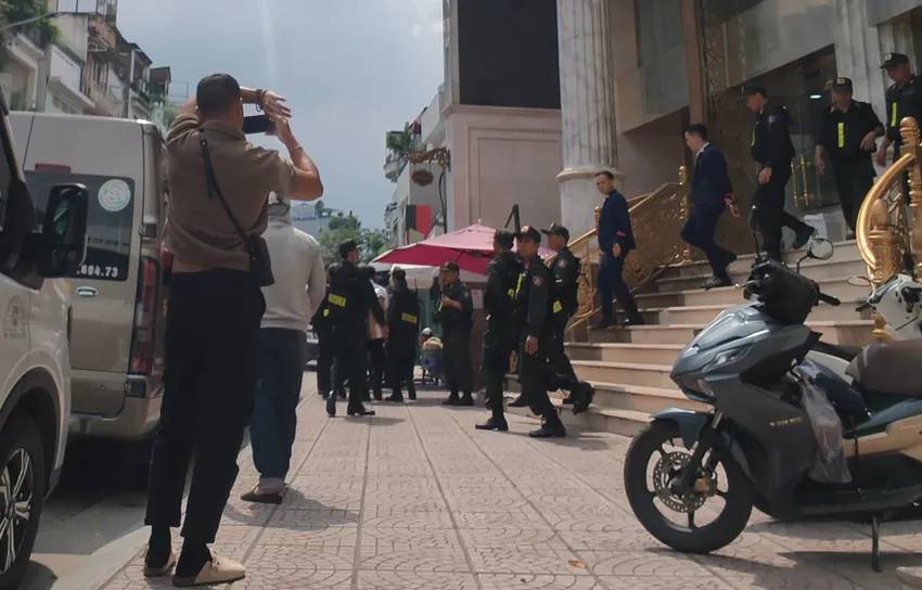 Cận cảnh các thùng carton được đưa ra từ cơ sở thẩm mỹ Mailisa tại TP.HCM