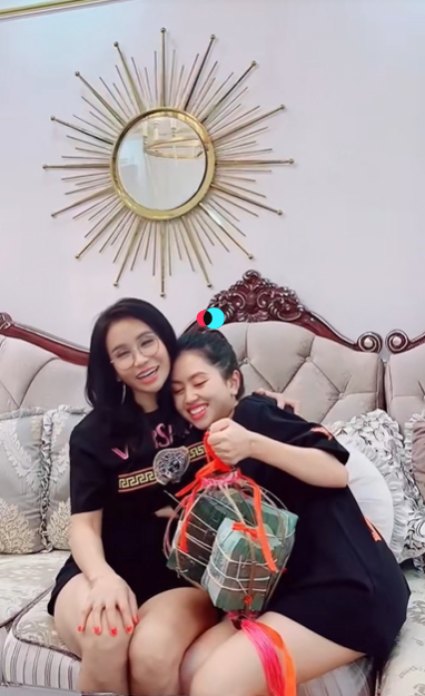 Mỹ Duyên thường chia sẻ được mẹ chồng cưng chiều