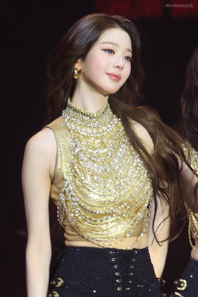 Những người yêu mến Jang Wonyoung tin rằng vấp ngã lần này sẽ tạo động lực để cô nâng cấp kỹ năng