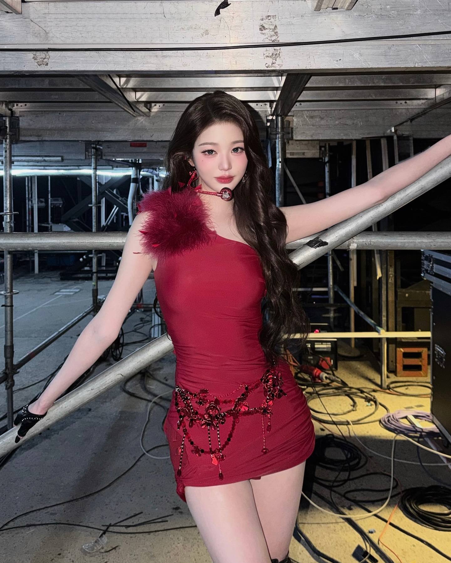 Dù màn trình diễn còn nhiều hạn chế, rõ ràng Wonyoung vẫn sở hữu lợi thế mà không phải ai cũng có