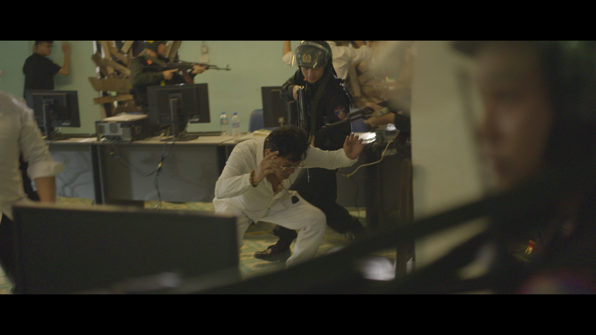 Bộ phim đặc biệt chỉ ra những điểm mù tâm lý dễ bị kẻ xấu lợi dụng 