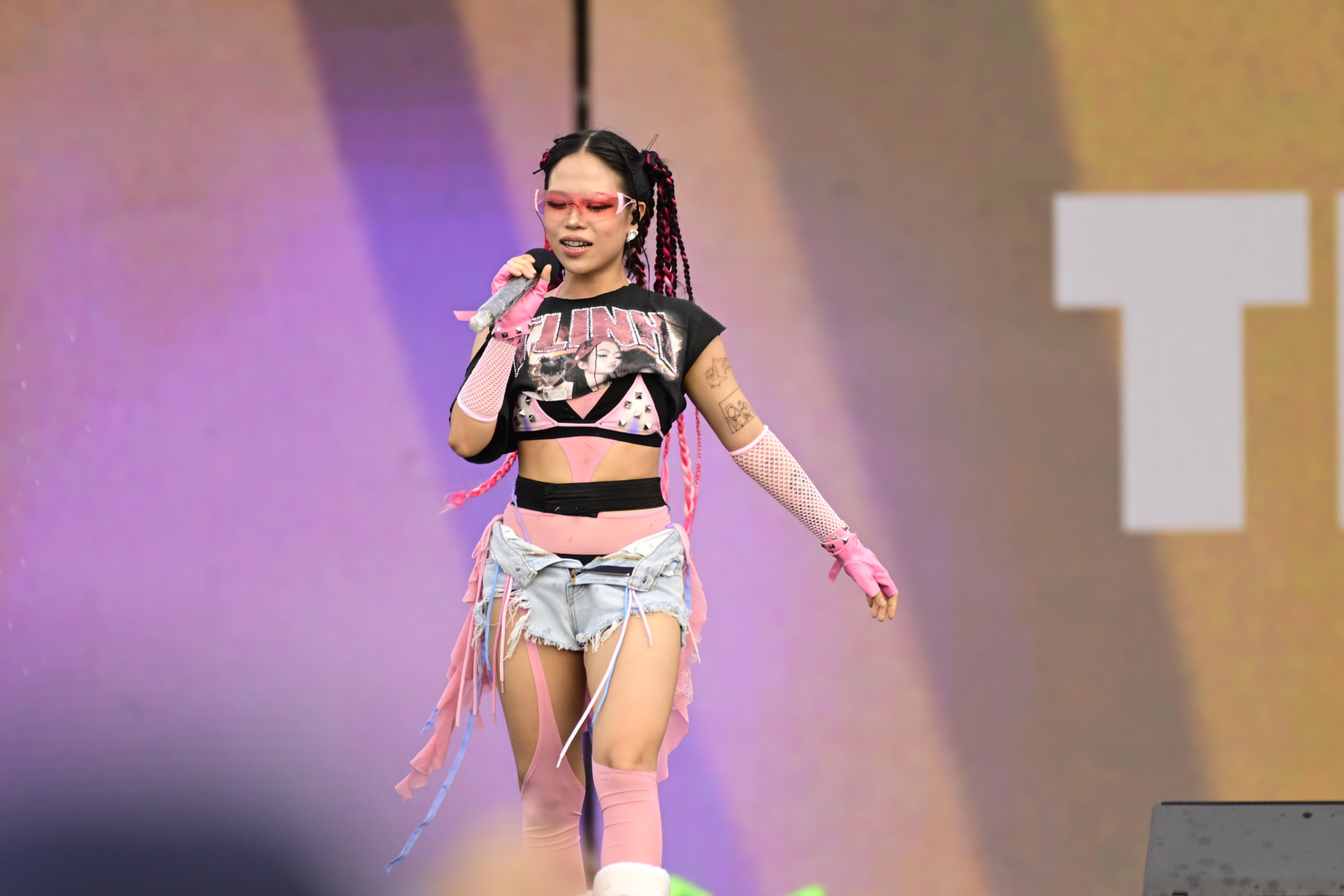 tlinh mới niềng răng