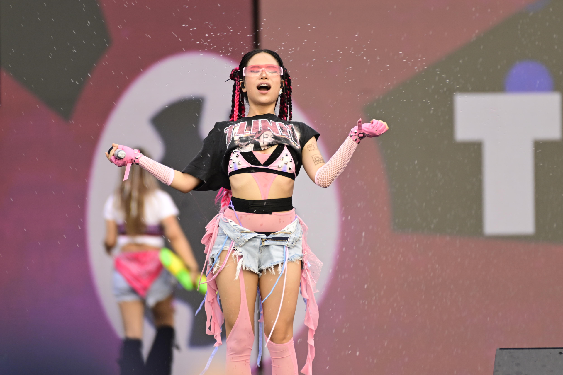 tlinh mới niềng răng