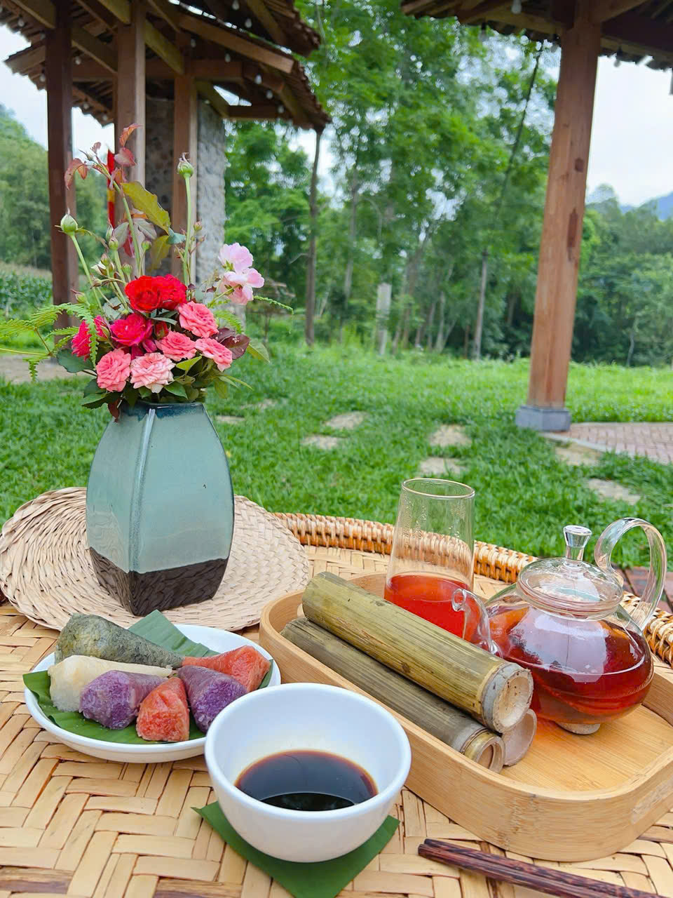 Cặp vợ chồng chi 3 tỷ xây nhà như cổ tích trên vùng núi Tuyên Quang: View triệu đô, 0 đồng rau củ