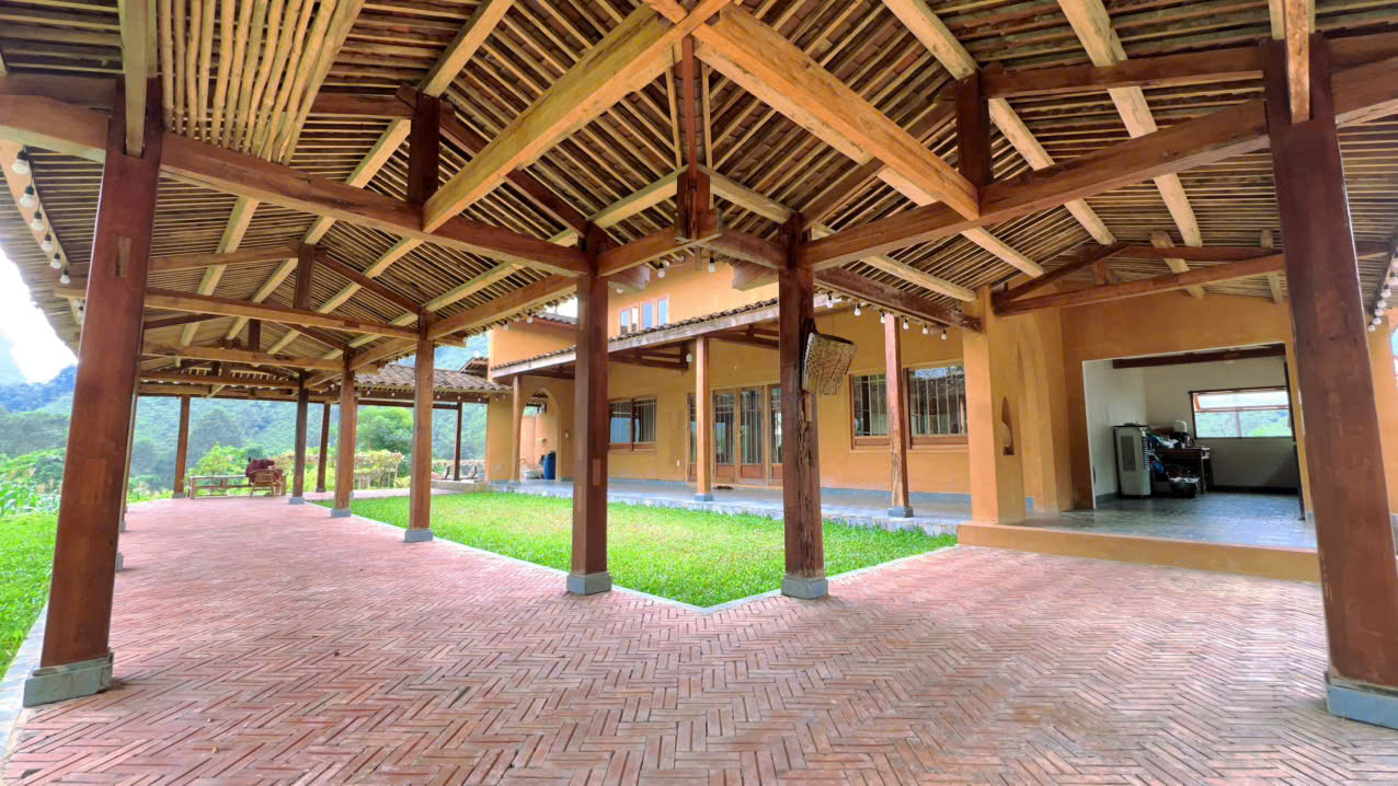 Cặp vợ chồng chi 3 tỷ xây nhà như cổ tích trên vùng núi Tuyên Quang: View triệu đô, 0 đồng rau củ