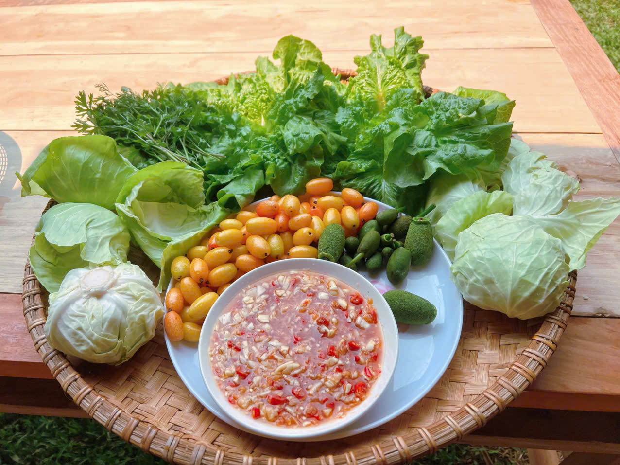 Cặp vợ chồng chi 3 tỷ xây nhà như cổ tích trên vùng núi Tuyên Quang: View triệu đô, 0 đồng rau củ