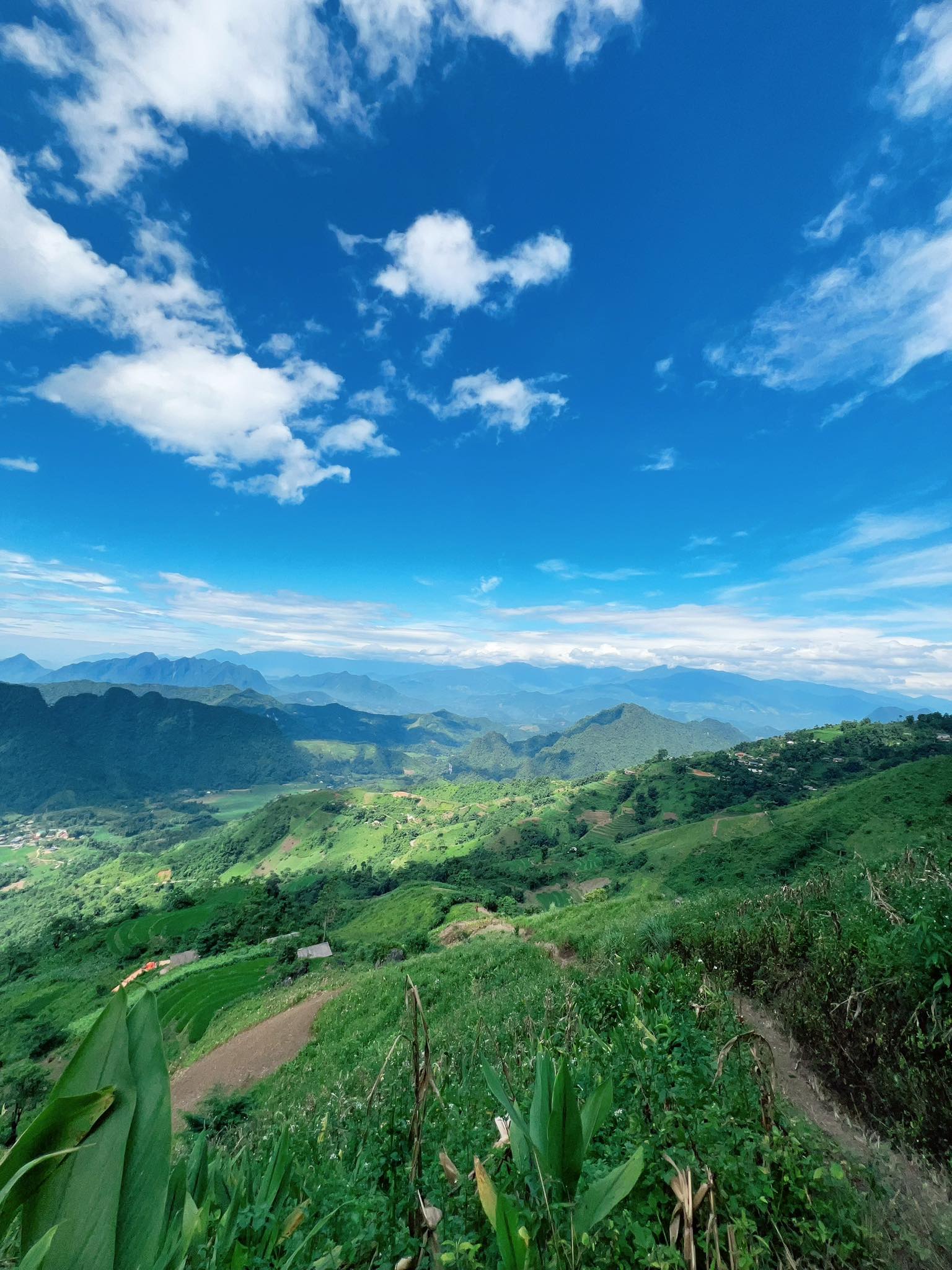 Cặp vợ chồng chi 3 tỷ xây nhà như cổ tích trên vùng núi Tuyên Quang: View triệu đô, 0 đồng rau củ