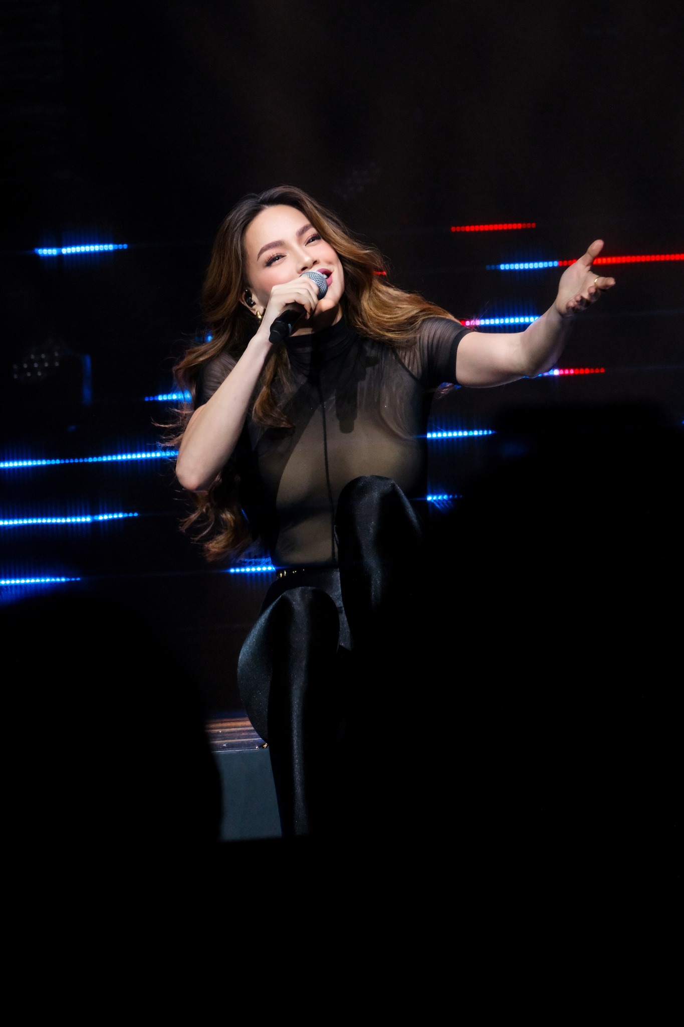 Hồ Ngọc Hà trong đêm nhạc 6/11