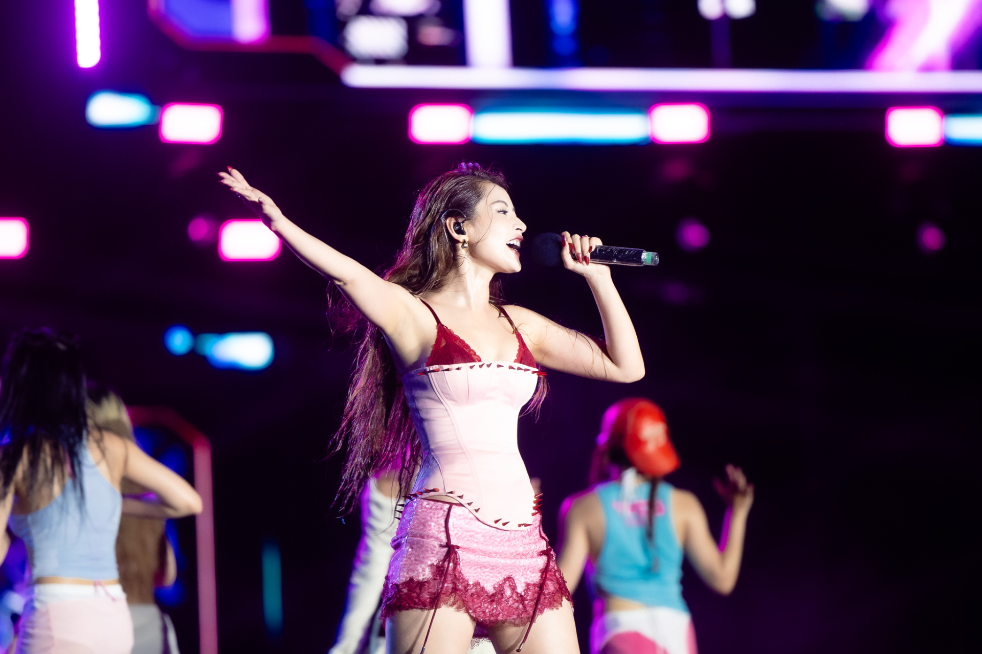 Chi Pu chưa lúc nào ngừng xinh, nhưng visual tại WATERBOMB lại lên 1 đẳng cấp khác