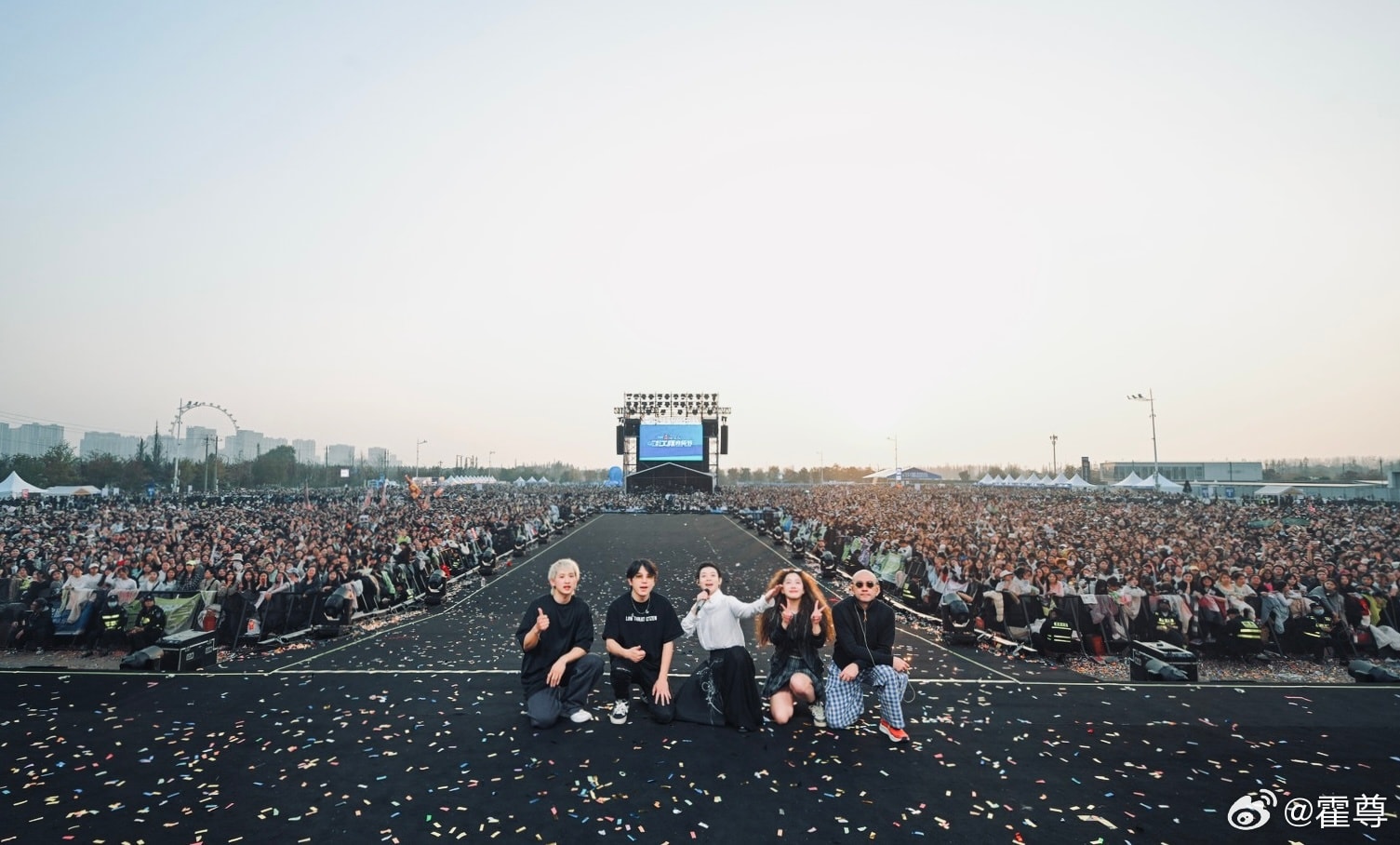 Hoắc Tôn đi hát trở lại sau khoảng thời gian dài bị cấm sóng