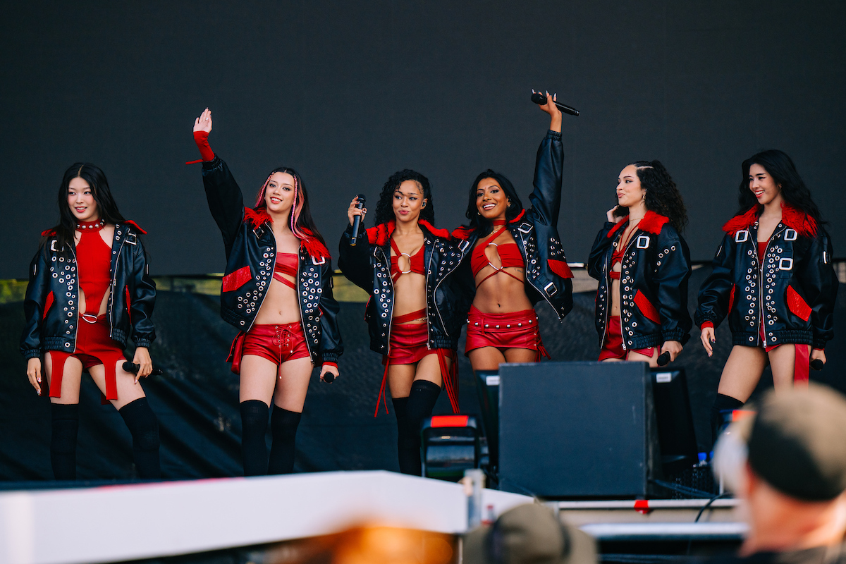 BLACKPINK không có cửa nhảy được như nhóm nữ này, body săn chắc mặc hở cỡ nào cũng không thấy phản cảm