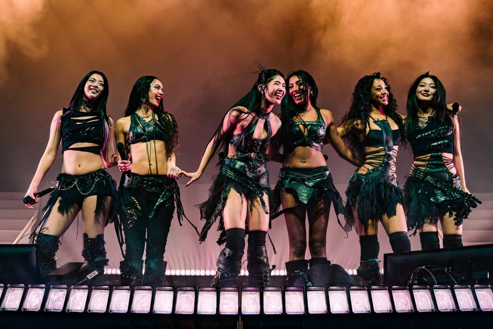 KATSEYE có lợi thế đội hình hợp với phong cách sexy táo bạo