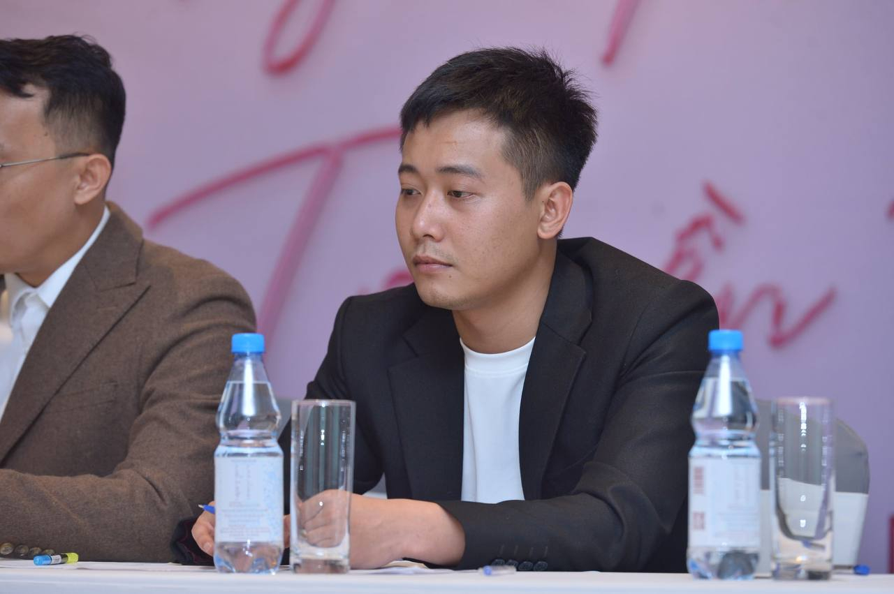 Ánh mắt thất thần của Quang Linh Vlogs hồi tháng 3/2025