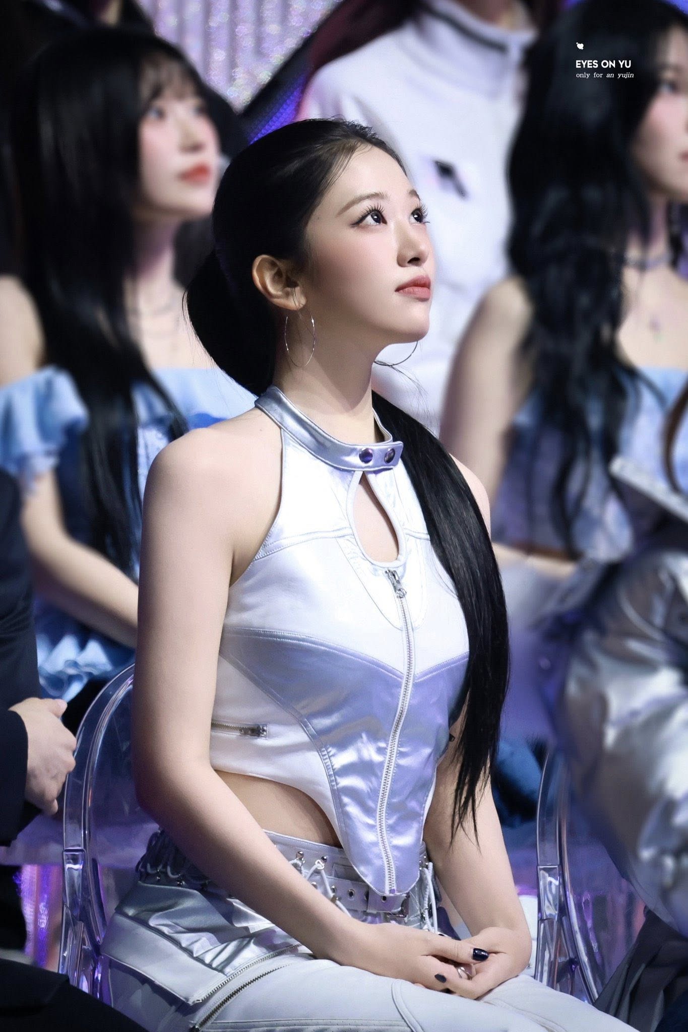 Chùm ảnh Ahn Yujin ở KGMA 2025 gây sốt