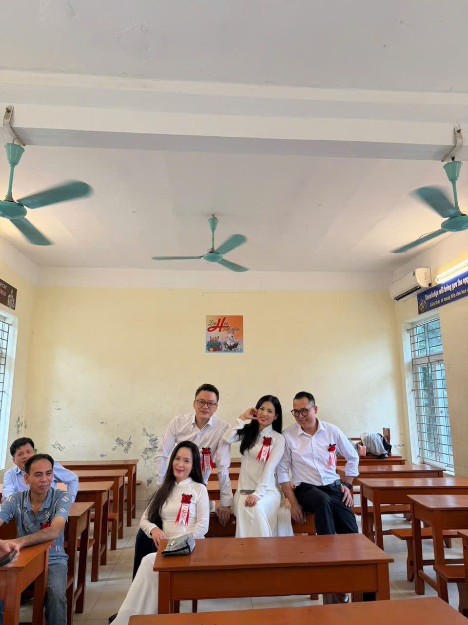 BTV Hữu Bằng thăm lại trường xưa.