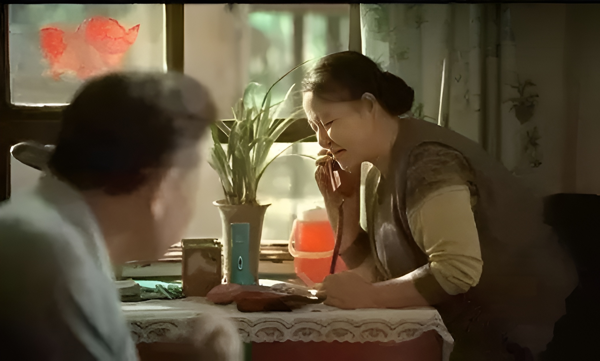 Hãy quan tâm đến bố mẹ nhiều hơn vì bạn không thể thắng được thời gian