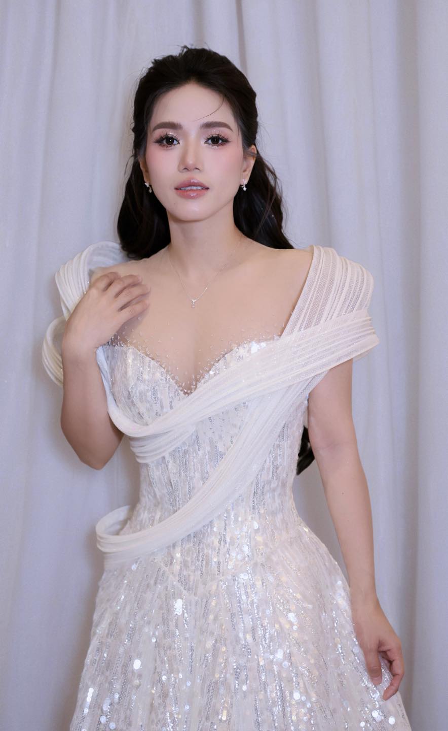 Ở tuổi 35, nữ ca sĩ ngày càng xinh đẹp và rạng rỡ, nhan sắc chạm đỉnh cao