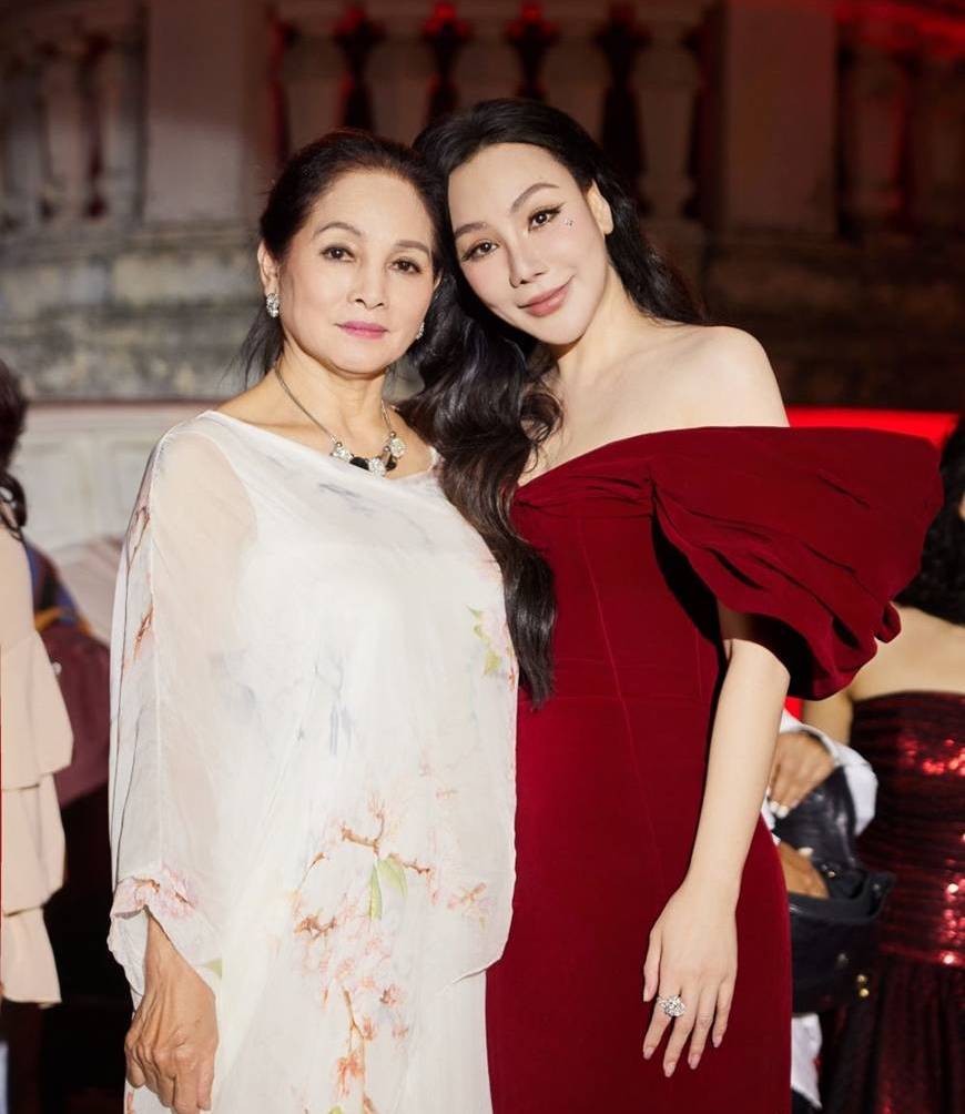 Trong số những học trò khiến Hà Thủy tự hào, Hồ Quỳnh Hương là cái tên đầu tiên phải nhắc tới