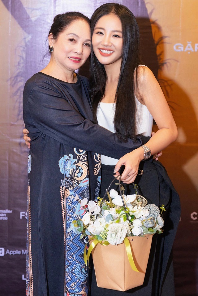 hay Văn Mai Hương đều là học trò Hà Thuỷ