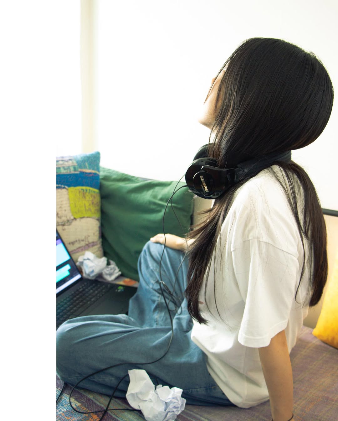 Jangma là một nữ ca sĩ indie vô danh, giấu mặt