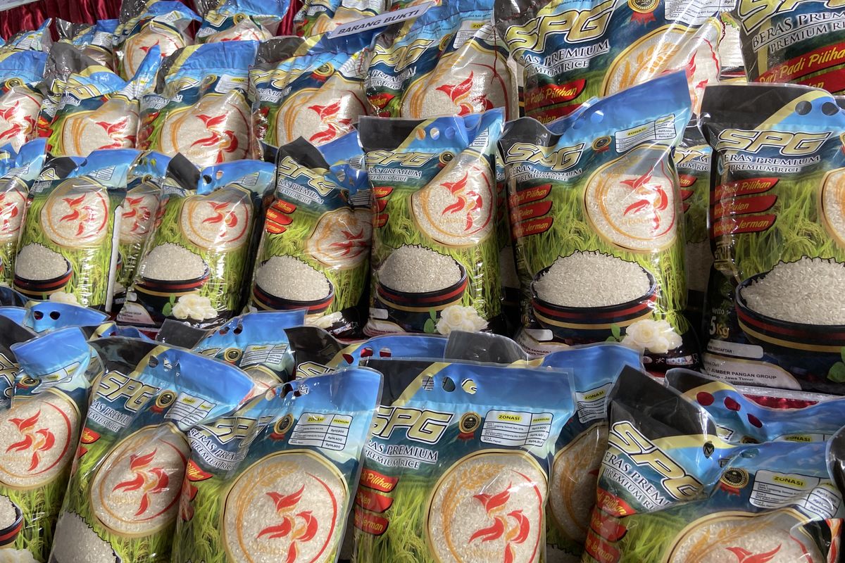 Đột kích xưởng sản xuất 14 tấn gạo giả mỗi ngày suốt 2 năm: Hãi hùng chiêu 1kg gạo tốt pha 10kg gạo nhái, tổng thiệt hại tới 155.000 tỷ