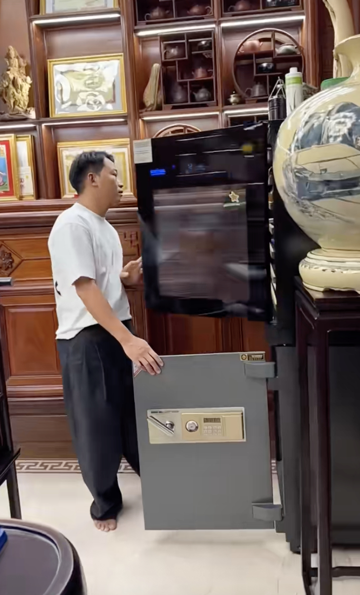 Bên trong căn phòng chứa két sắt của vợ chồng Mailisa