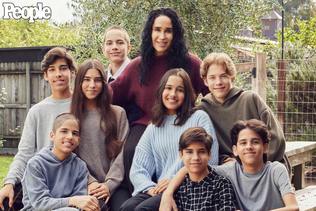 8 anh chị em hiện tại đều đã lớn