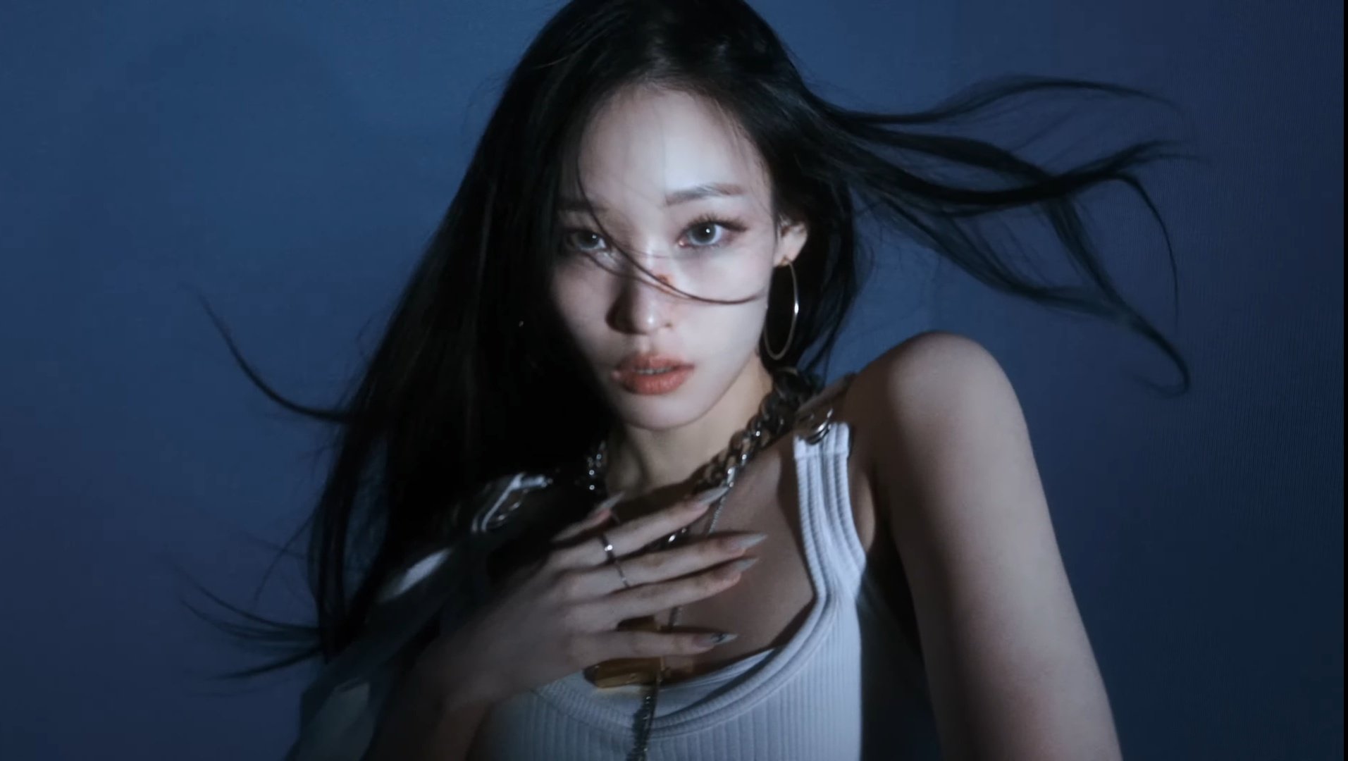 Xuất hiện trong đội hình nhóm ALLDAY PROJECT, Annie nhanh chóng trở thành tâm điểm vì là tài phiệt đi làm ca sĩ