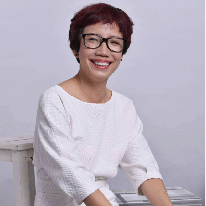 Nhà báo Mai Anh