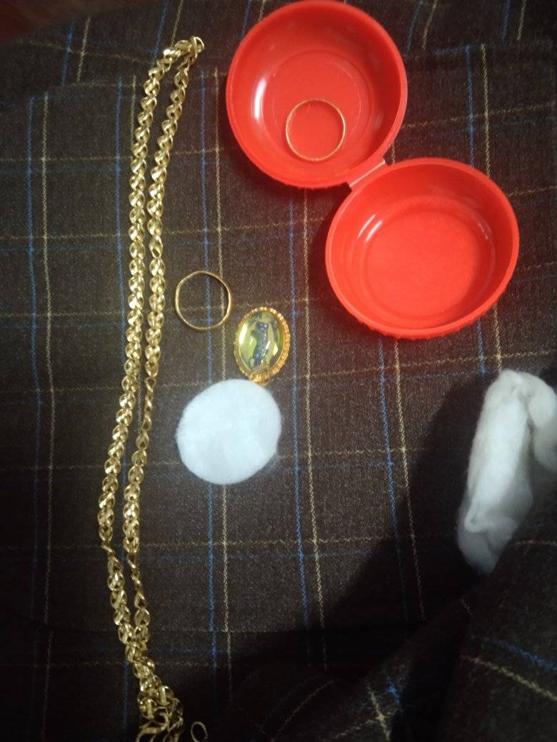 Số tài sản giá trị để quên trong chiếc áo khoác gửi tặng người dân vùng lũ 