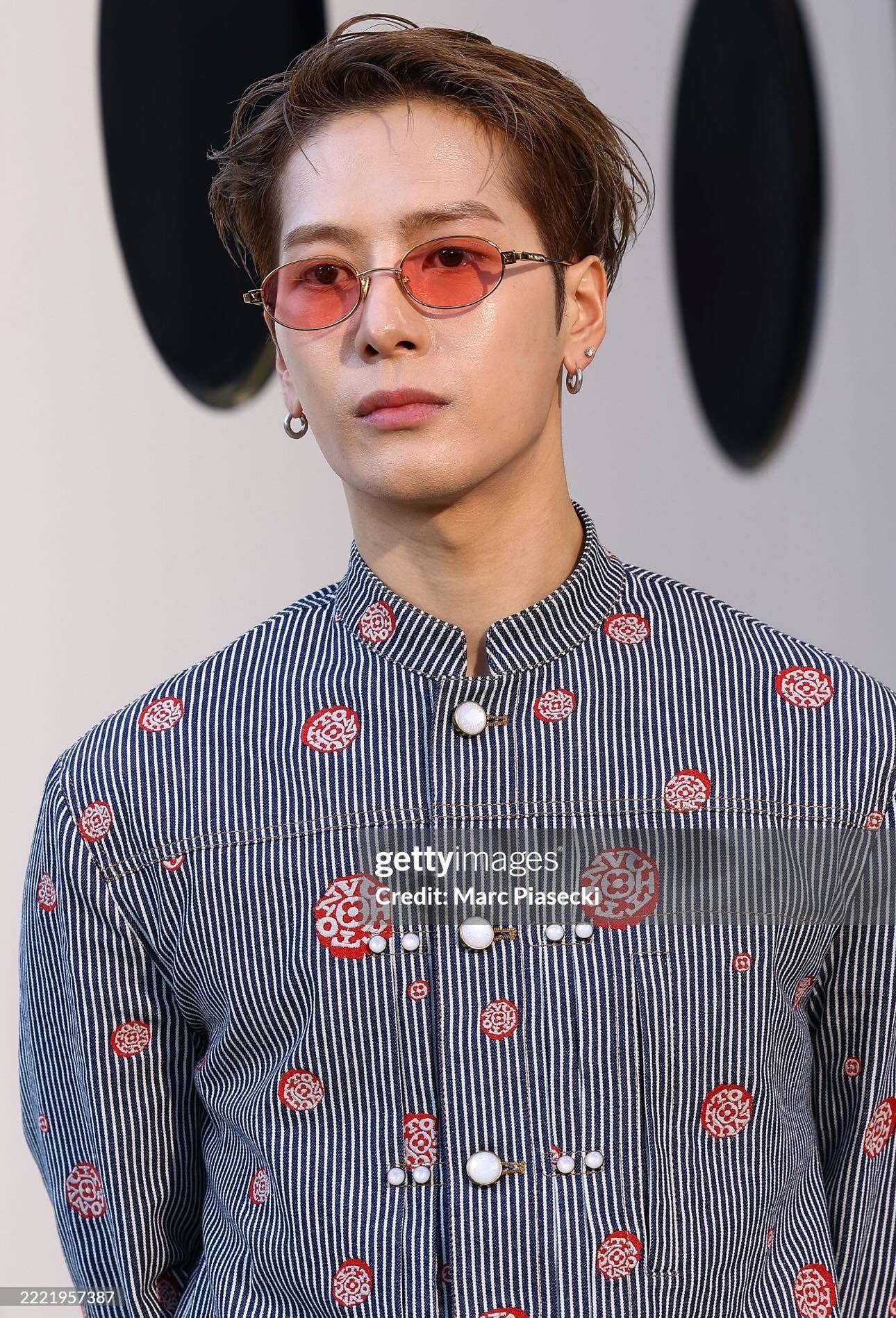 Jackson Wang debut với GOT7 năm 2014, sau đó trở thành ngôi sao solo nổi tiếng ở Trung Quốc