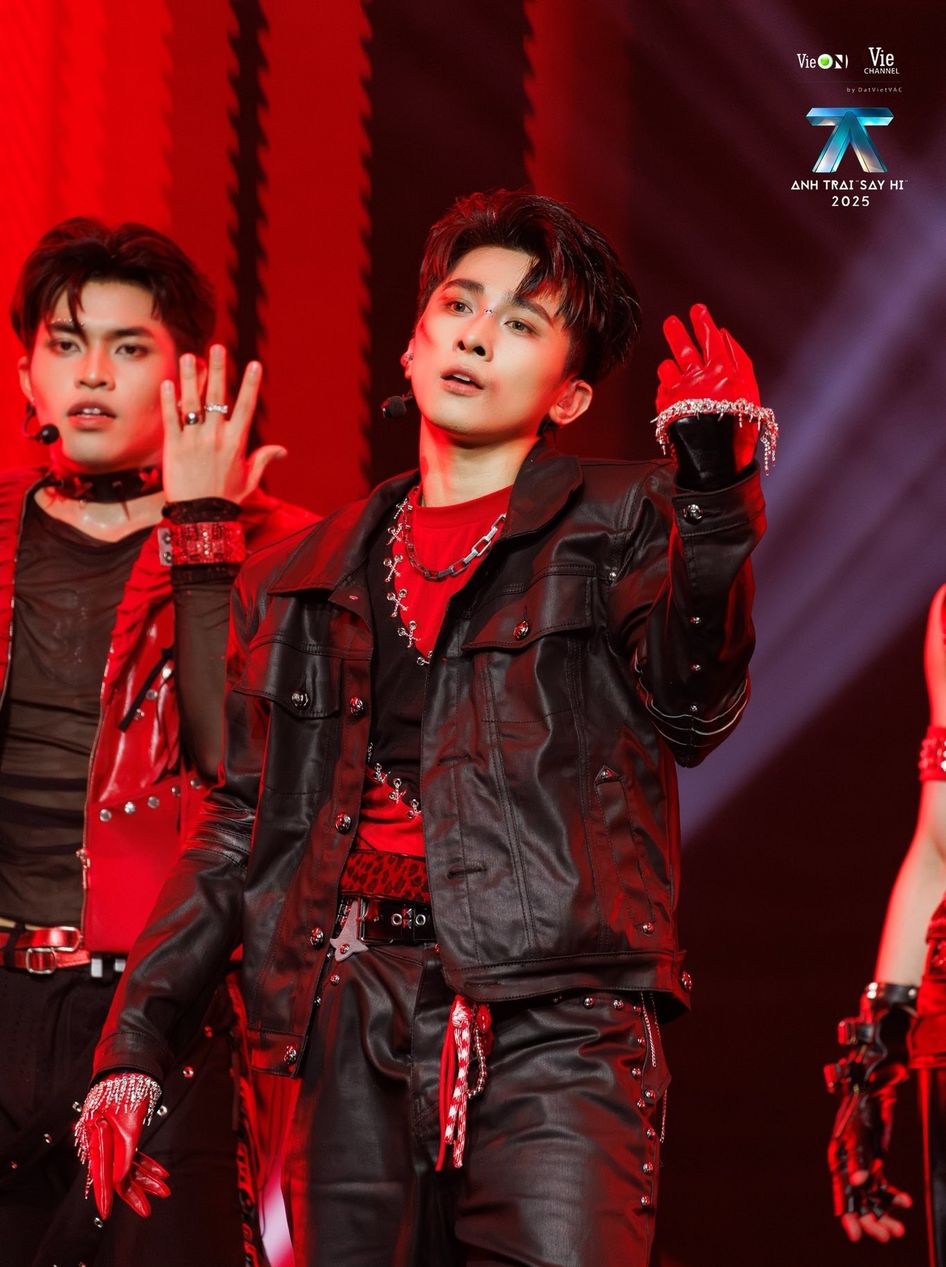 Hiện tượng chương trình thực tế đắt show nhất hiện tại: Nhan sắc như bạch nguyệt quang, chưa debut lịch trình ngang ngửa sao hạng A