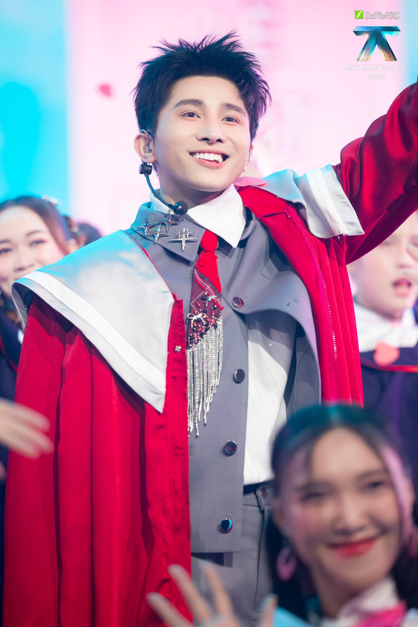 Hiện tượng chương trình thực tế đắt show nhất hiện tại: Nhan sắc như bạch nguyệt quang, chưa debut lịch trình ngang ngửa sao hạng A