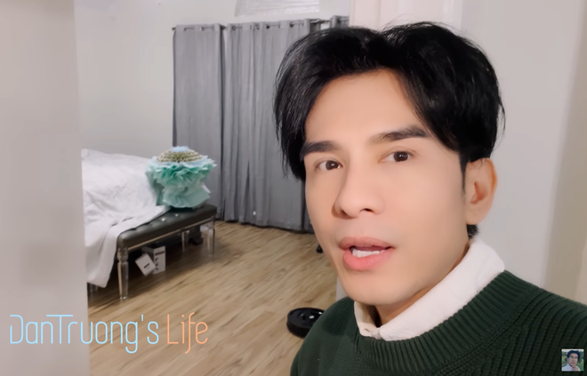 Anh cởi mở chia sẻ một vài góc bên trong bất động sản này.