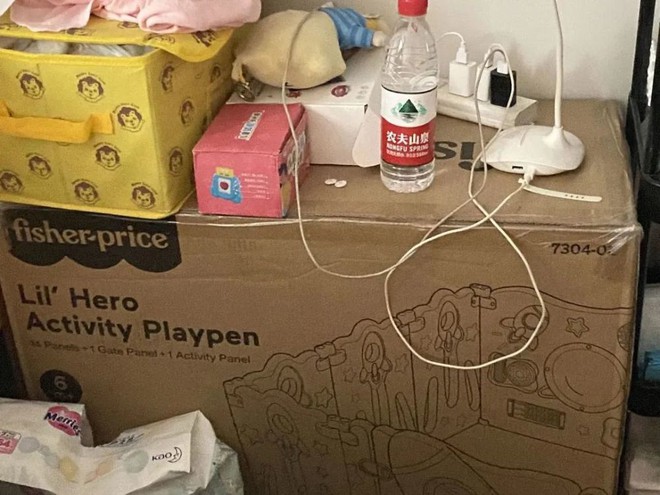 Tận dụng thùng cartoon làm kệ đồ