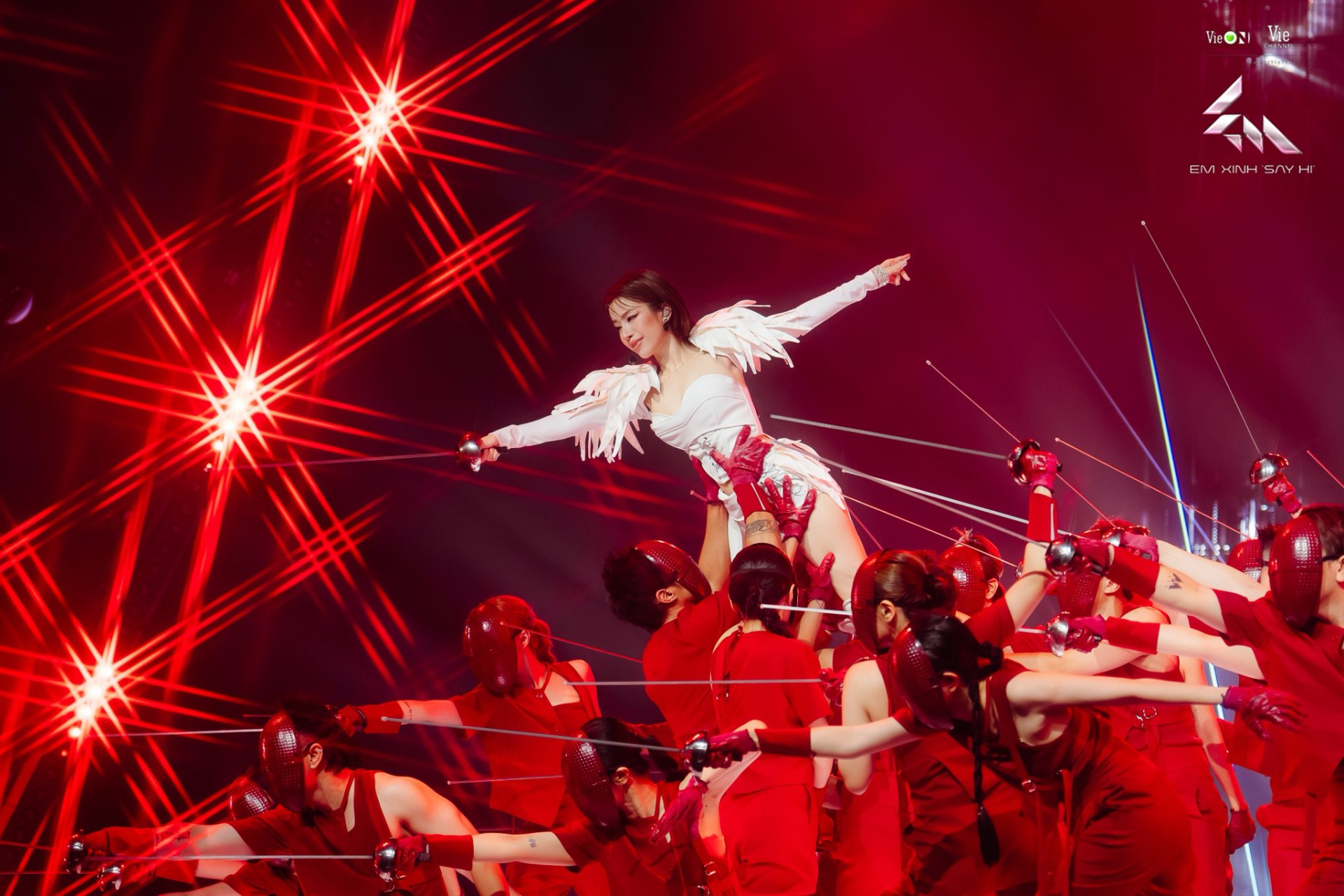 Lâm Bảo Ngọc lột xác ở Em Xinh Say Hi