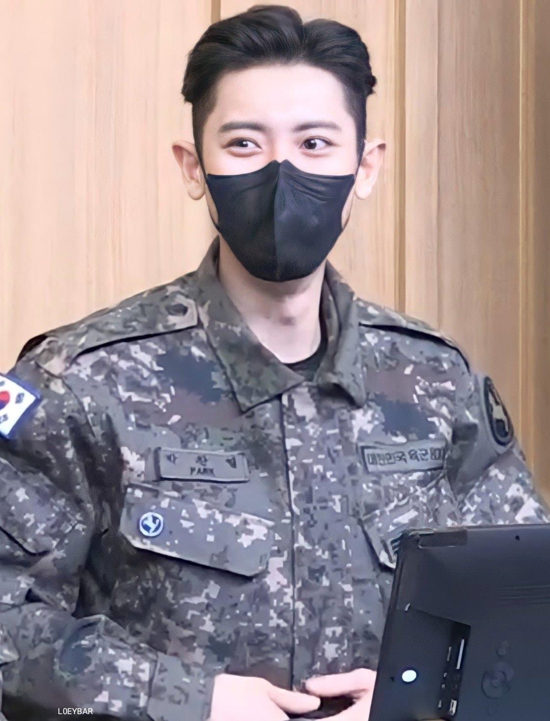 Từ một idol được yêu thương, Chanyeol trở thành tâm điểm chỉ trích rồi nhập ngũ giữa lúc scandal còn âm ỉ, chưa được giải quyết triệt để