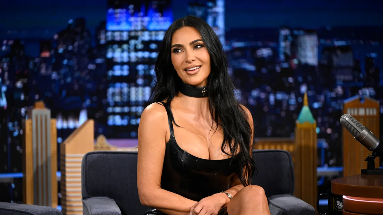 Kim Kardashian từng có khoảng thời gian sống cùng thị phi mỗi ngày.