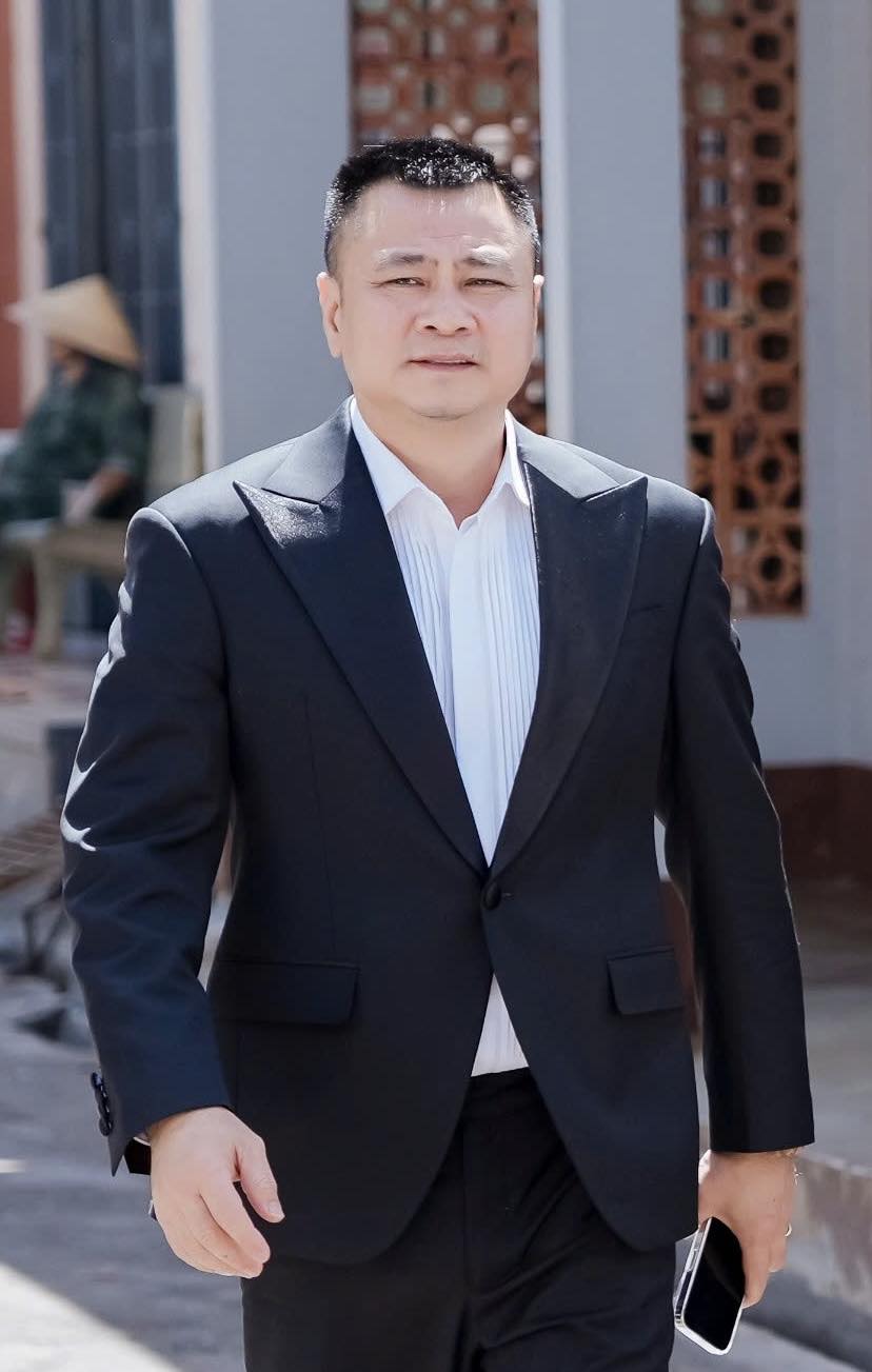 NSND Tự Long đang giữ chức Giám đốc nhà hát chèo Quân đội